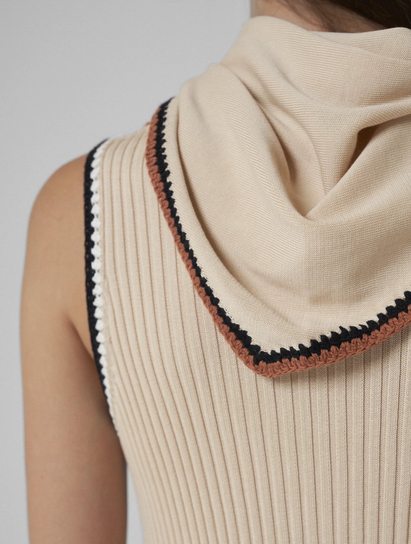 ZENA Tencel knitted bandana with hand-crochet details beige