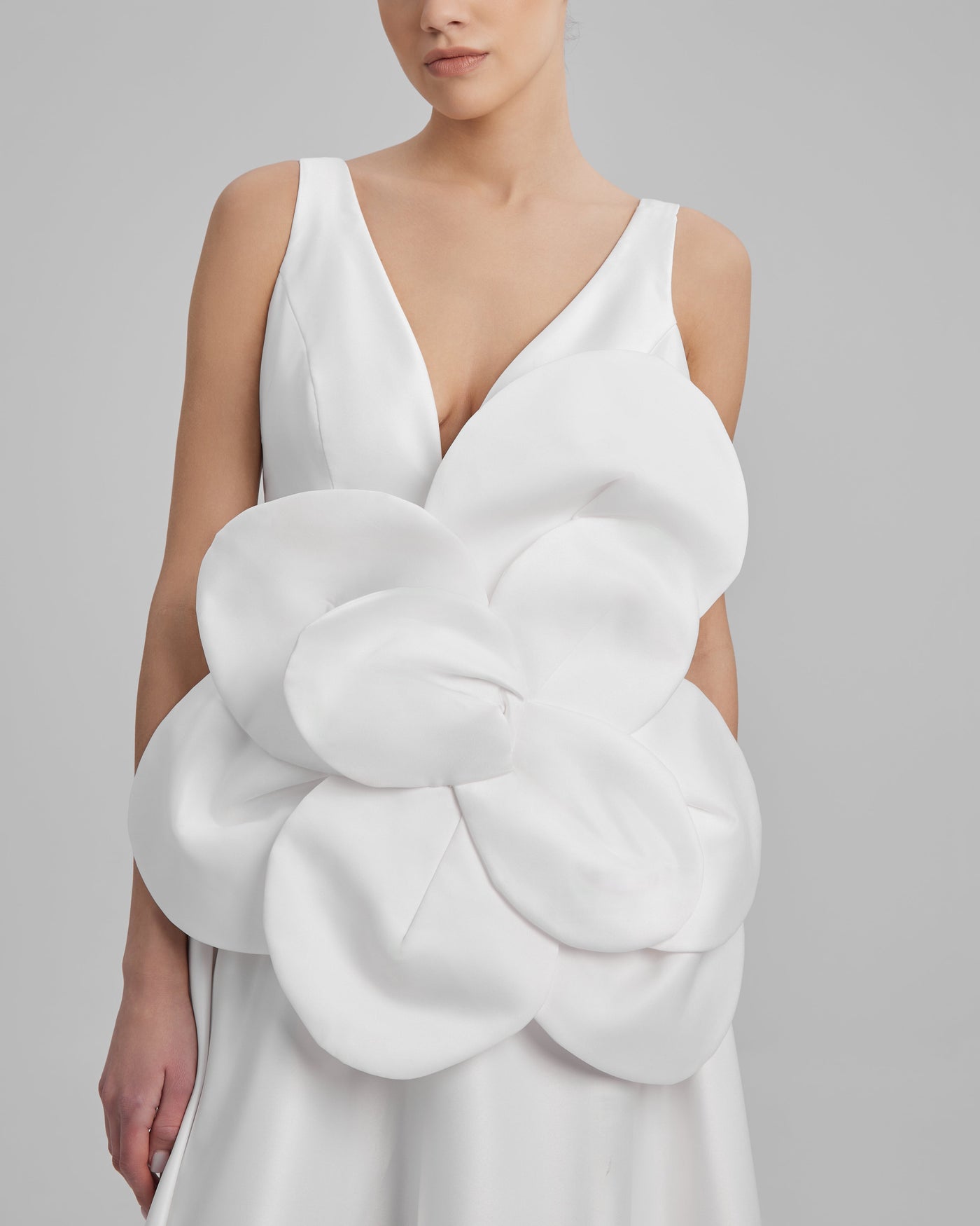 CORA DRESS + FLOWER | V neck midi in white