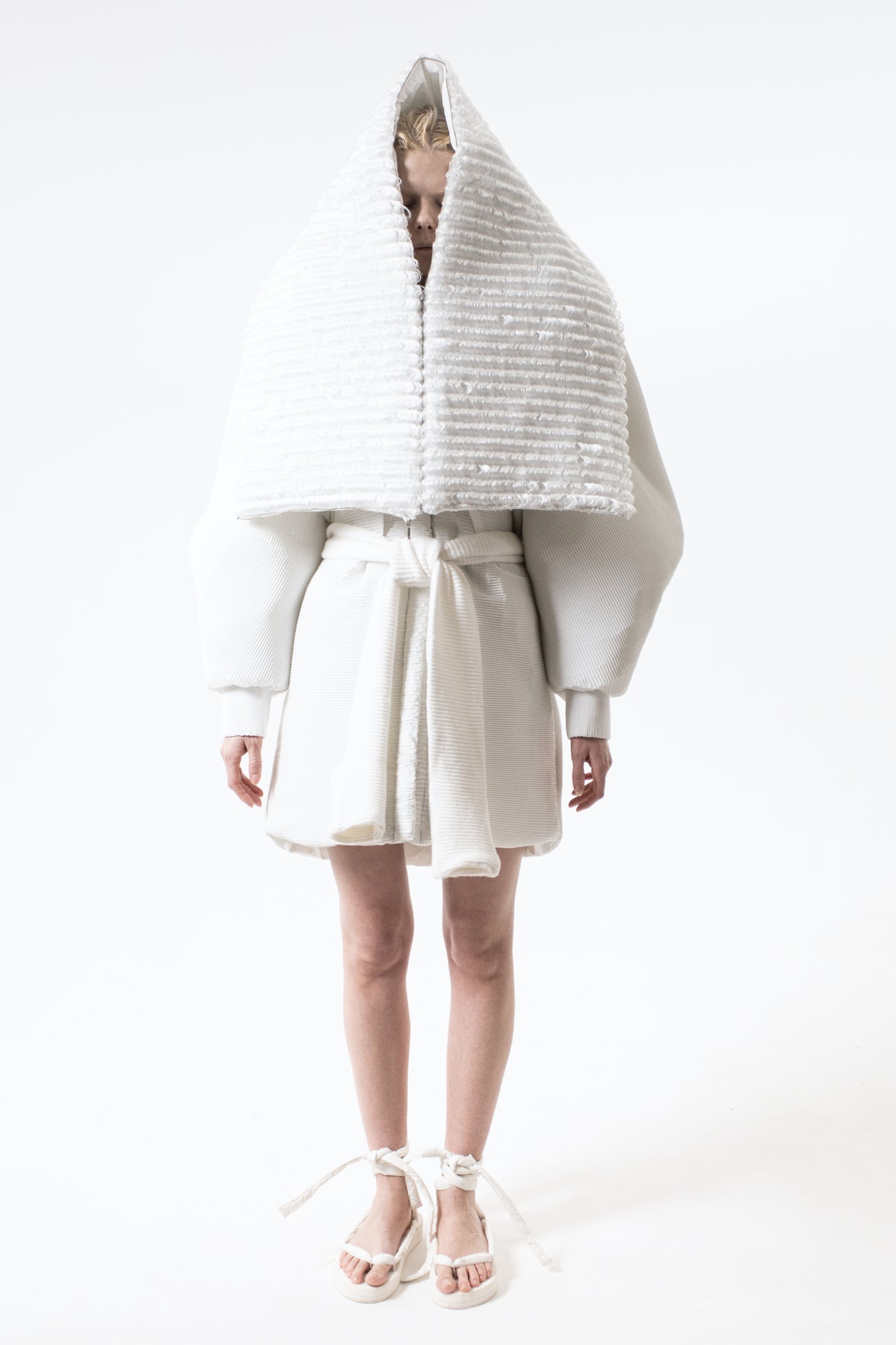 FALSE 3-way transforming piece: scarf / bag