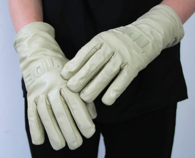 Leather gloves with embossed TDE logo