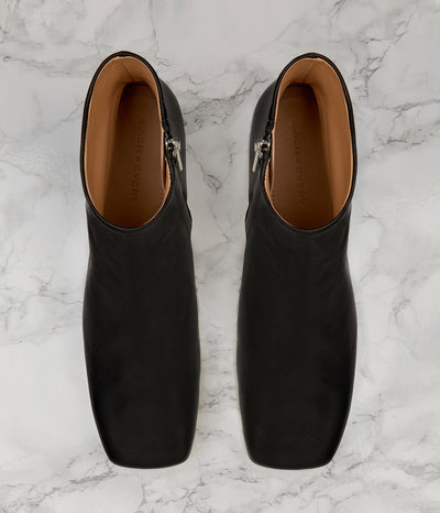 Designed to elevate the everyday, our Parade boot is crafted to a sleek, sculptural silhouette. Choose from a 50mm sculpted or block heel for the perfect amount of lift with ample arch support. Our perfectly placed zip runs all the way down to the arch for easy slip-on, regardless of foot type, while the superior leather options mould to your foot for the perfect fit. Let the modern square toe ground all your daytime looks.