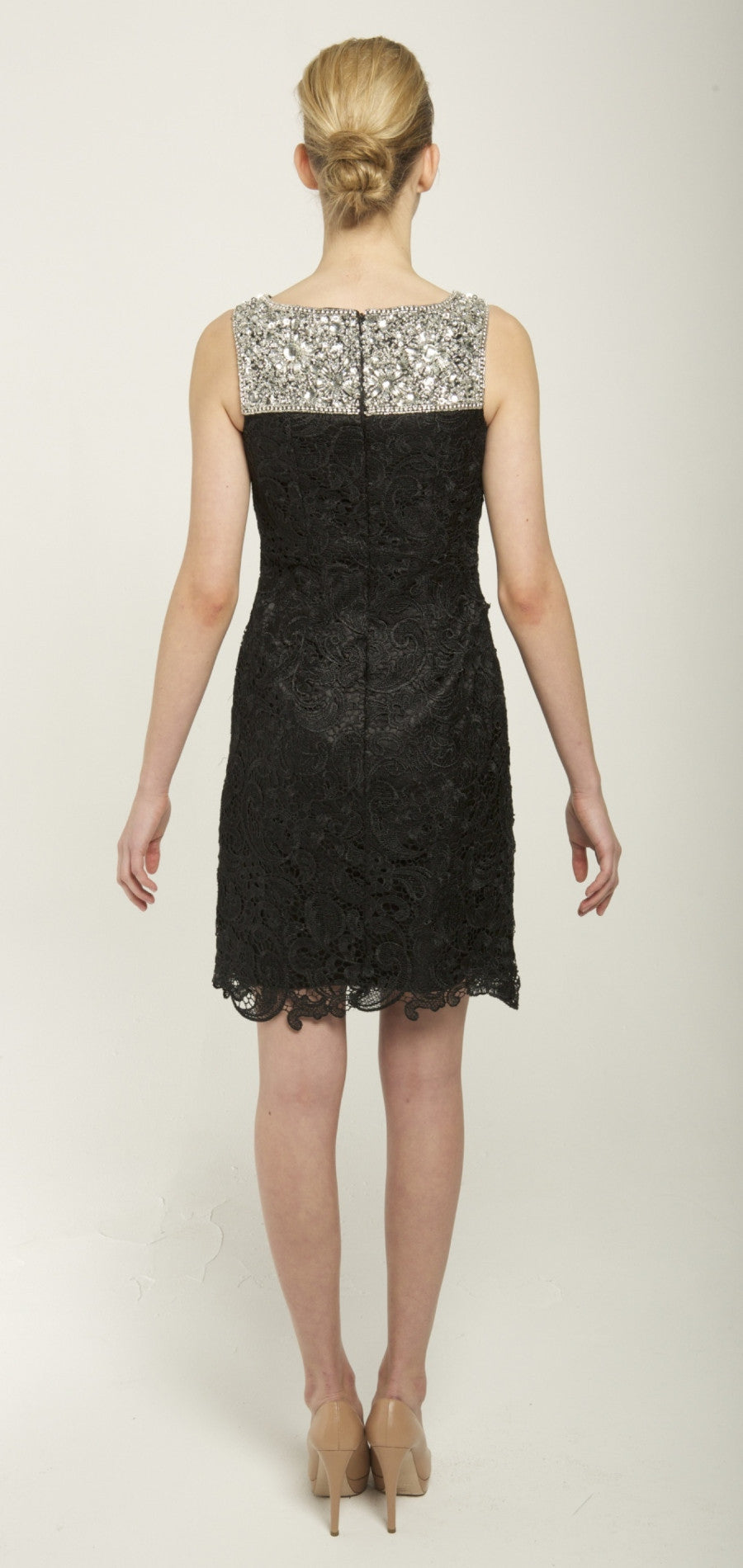 Sleeveless lace dress