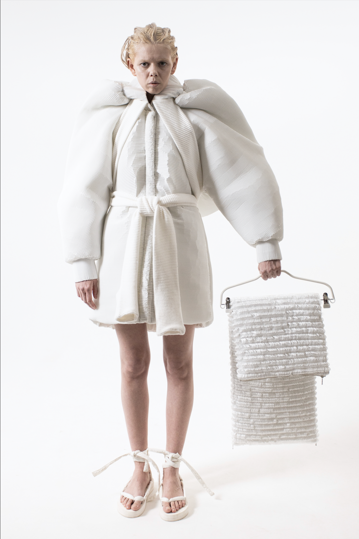 FALSE 3-way transforming piece: scarf / bag