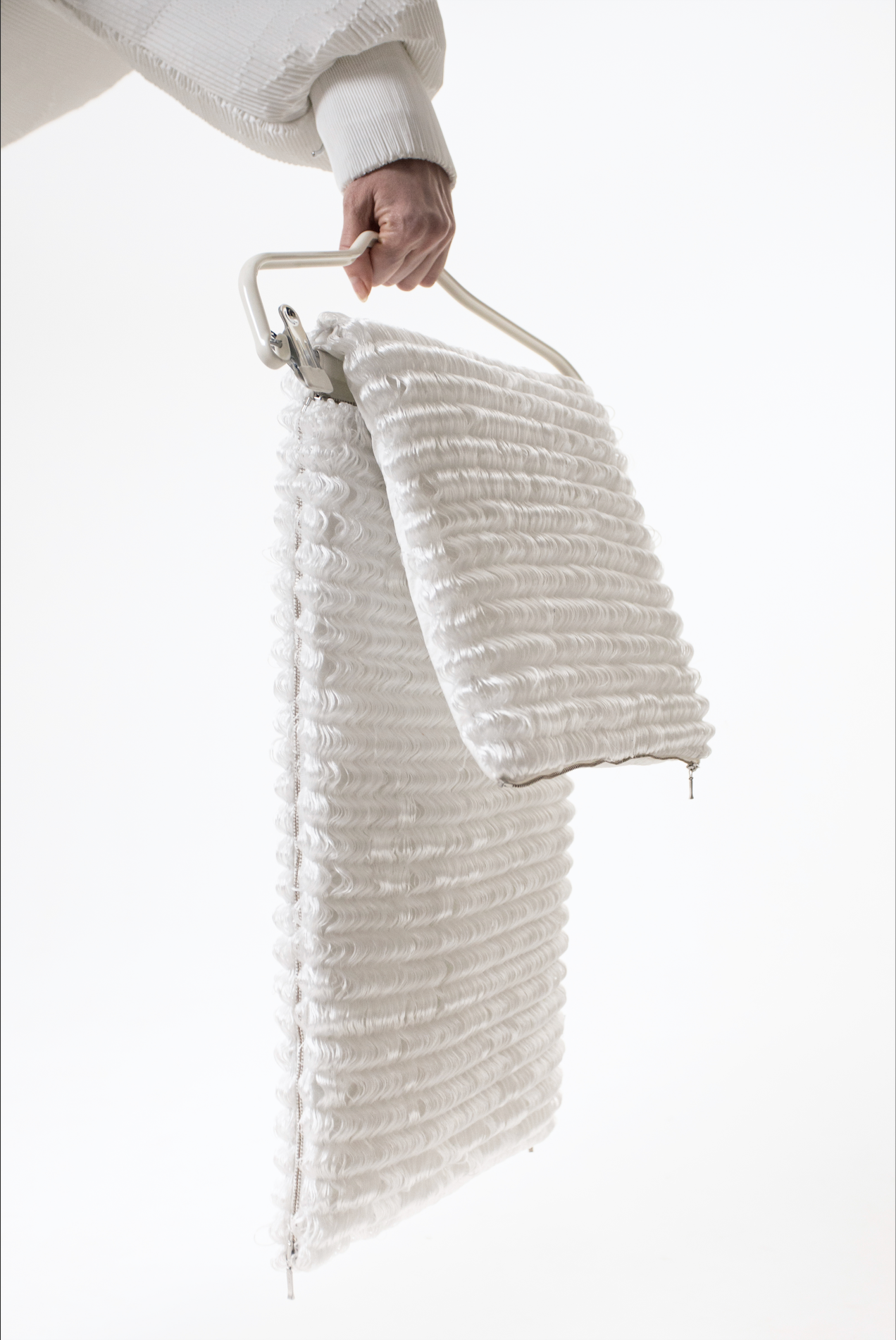 FALSE 3-way transforming piece: scarf / bag