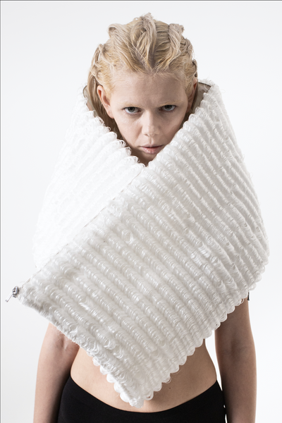 FALSE 3-way transforming piece: scarf / bag
