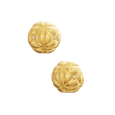 Pair of gold earrings with chesterfield pattern