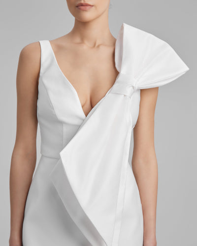 SKY DRESS + SIDE BOW | V neck mini in white