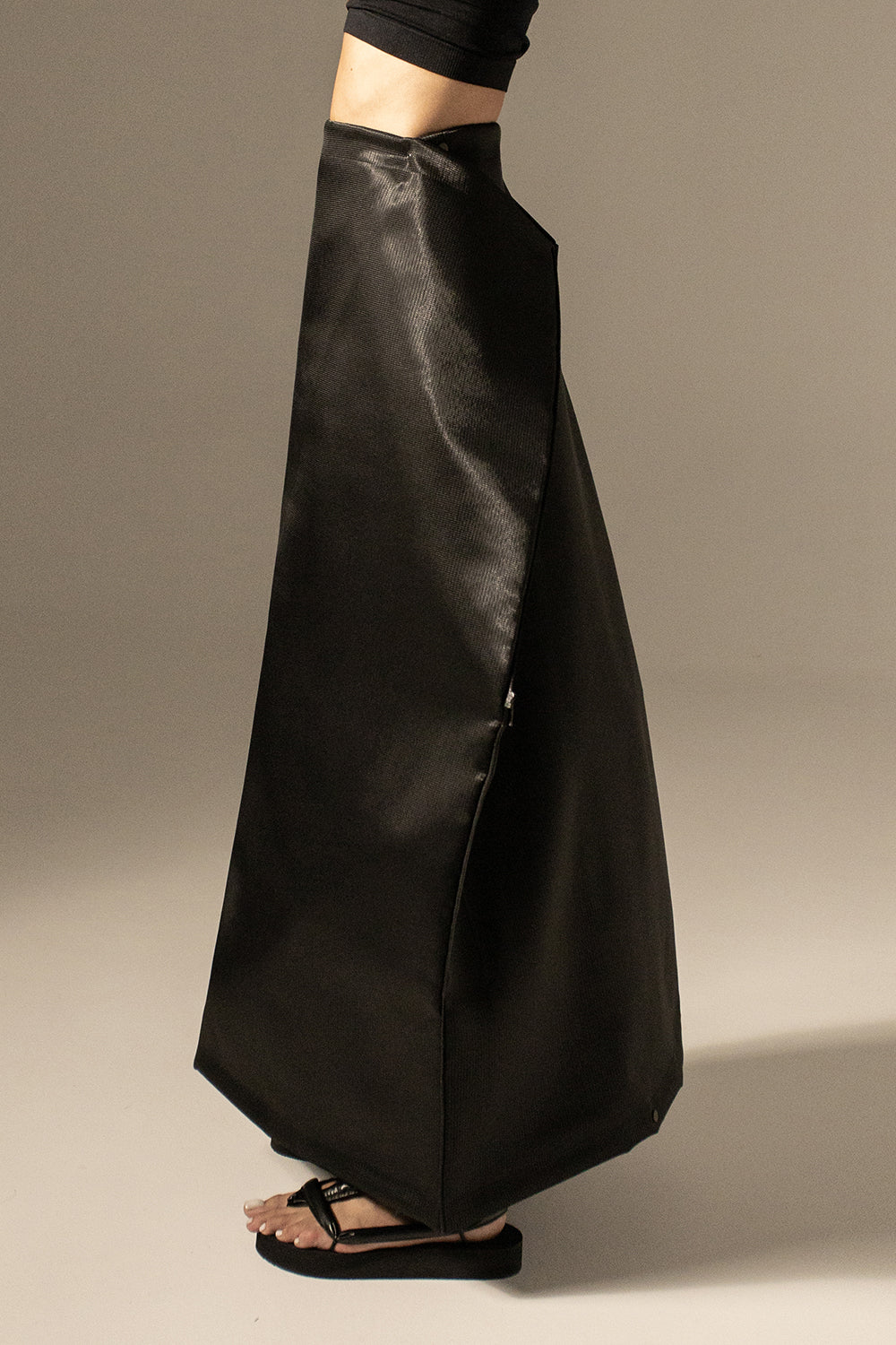 EXTRAVERT 2 way transforming piece: skirt / bag