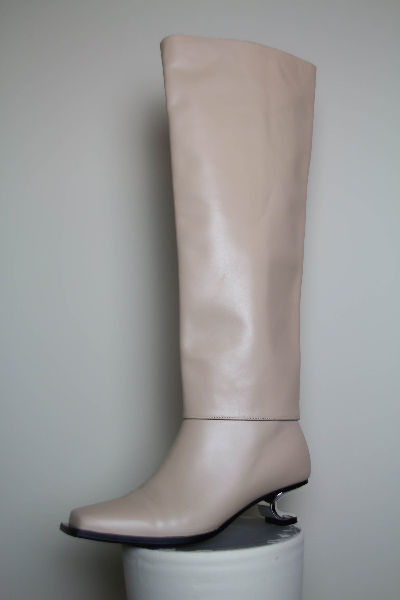 Beige boots