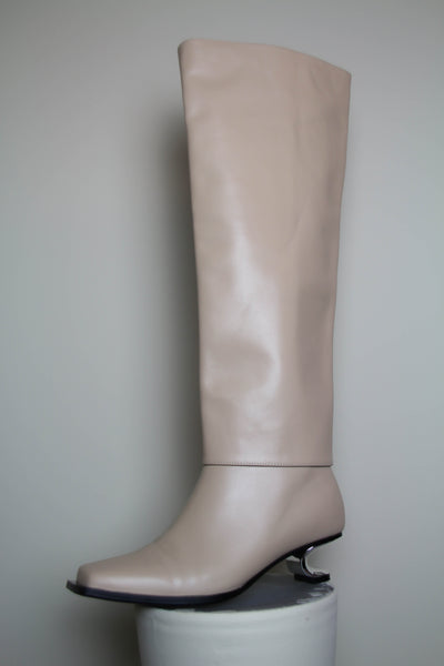 Beige boots