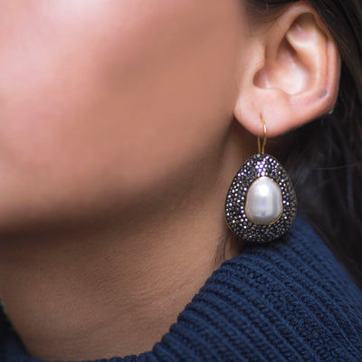 DUCHESS PEARL EARRINGS - The Clothing LoungeChakarr