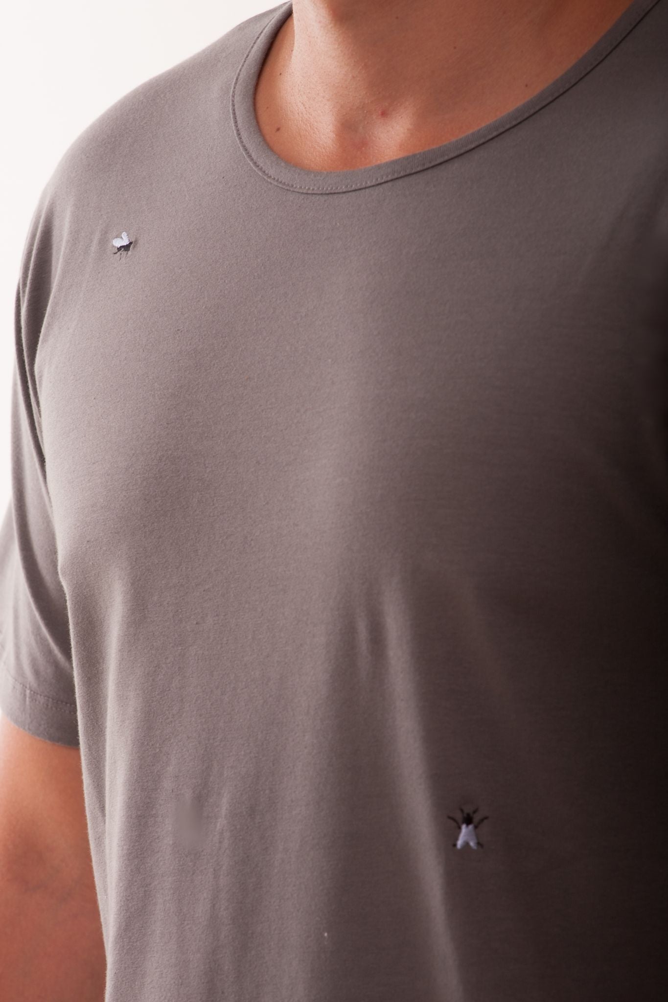 Flies Embroidered T-shirt - The Clothing LoungeWIINO